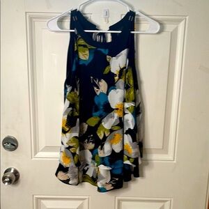 EUC Women’s Worthington Elegant Sleeveless Blouse